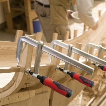 Bessey GZ60-2K Ganzstahlzwinge in der Anwendung